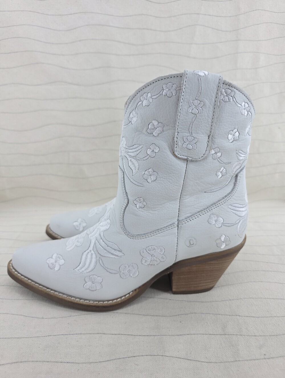 Dingo Womens Western Sweetheart Embroidered Bootie White Boots DI2183 Size 7.5 - Picture 2 of 16